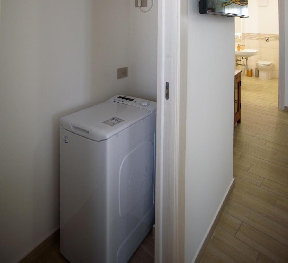 Central Station Apartments - Fanale Rentals Palermo Bagian luar foto