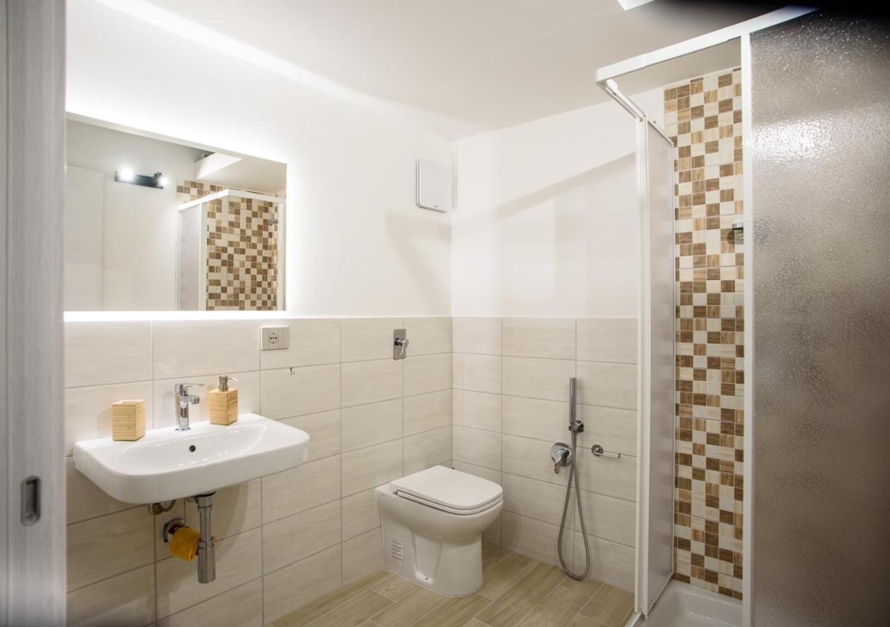 Central Station Apartments - Fanale Rentals Palermo Bagian luar foto