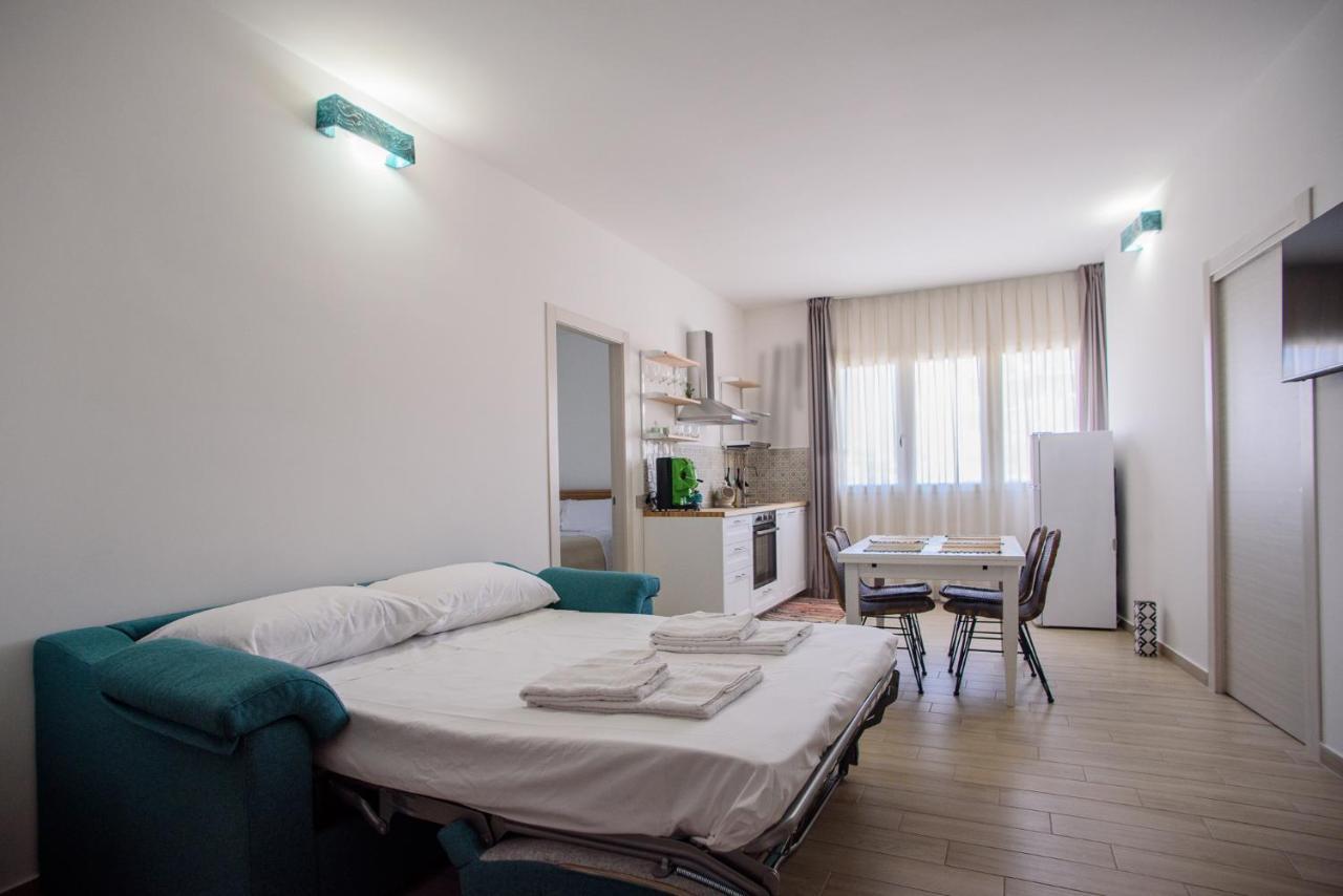Central Station Apartments - Fanale Rentals Palermo Bagian luar foto