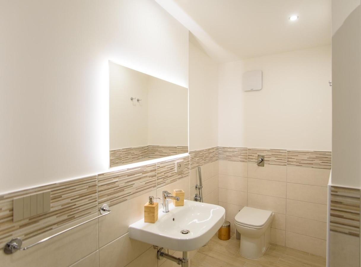 Central Station Apartments - Fanale Rentals Palermo Bagian luar foto
