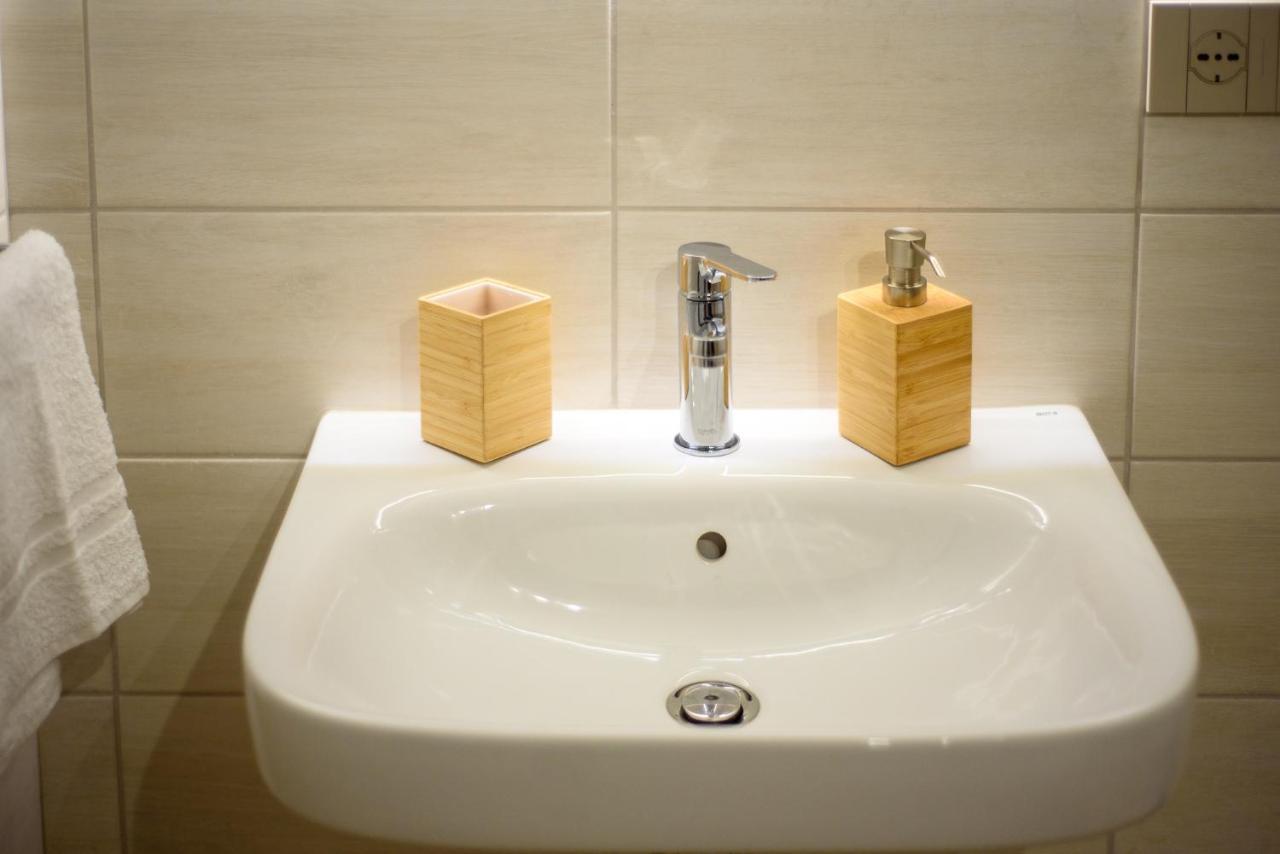 Central Station Apartments - Fanale Rentals Palermo Bagian luar foto